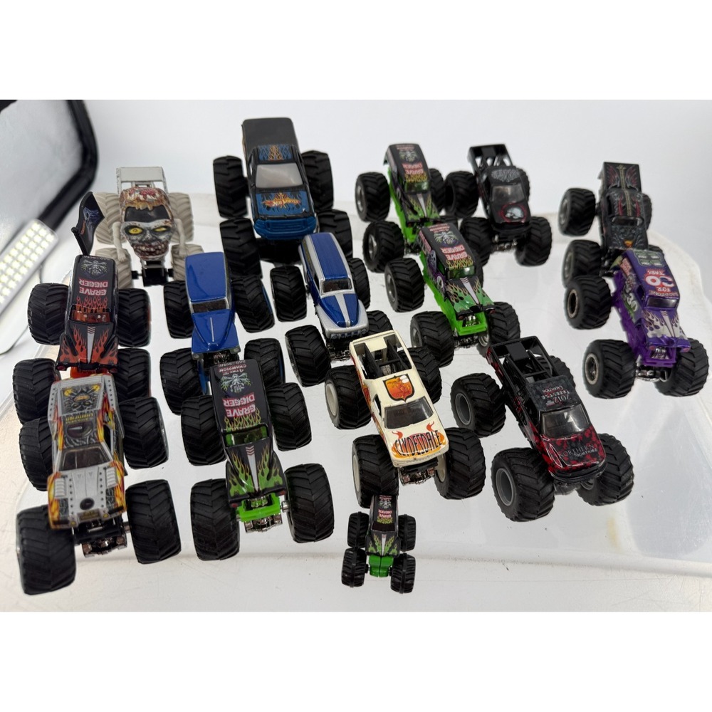 Monster Jam Hot Wheels Monster Truck Lot of 15 Grave Digger Northern Nightmare